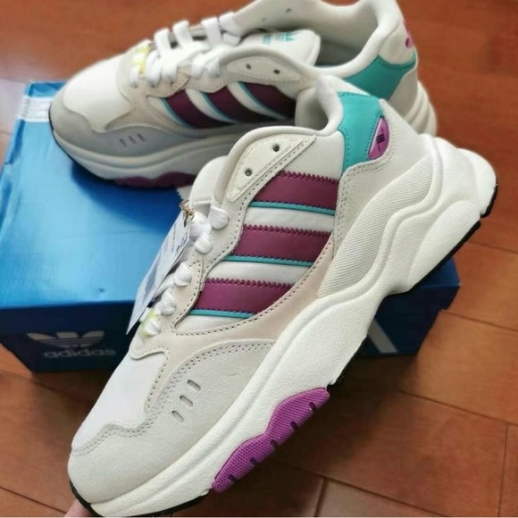 Adidas Retropy  F90 - Picture 3 of 6